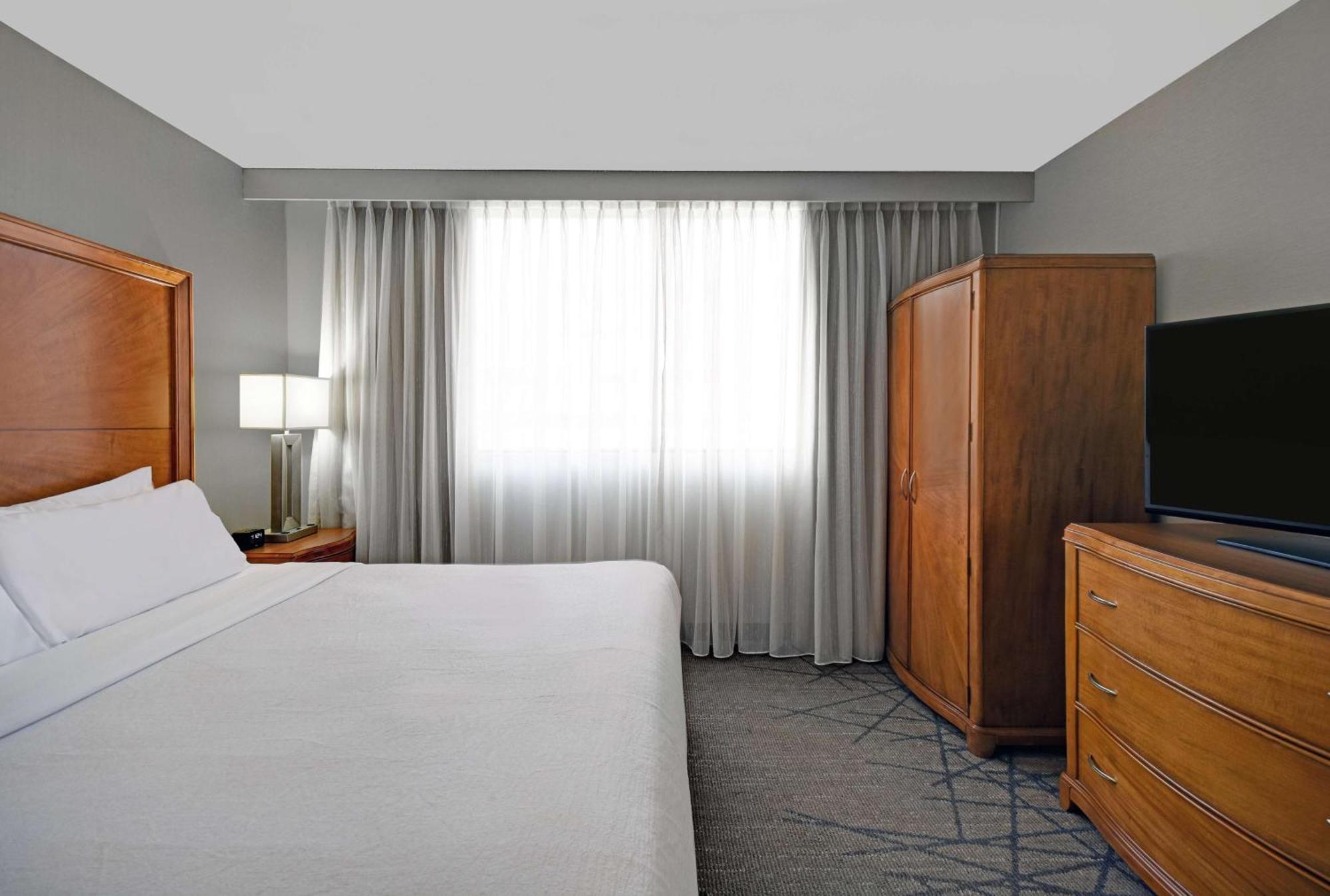 Embassy Suites By Hilton Detroit - Livonia/Novi Exterior photo