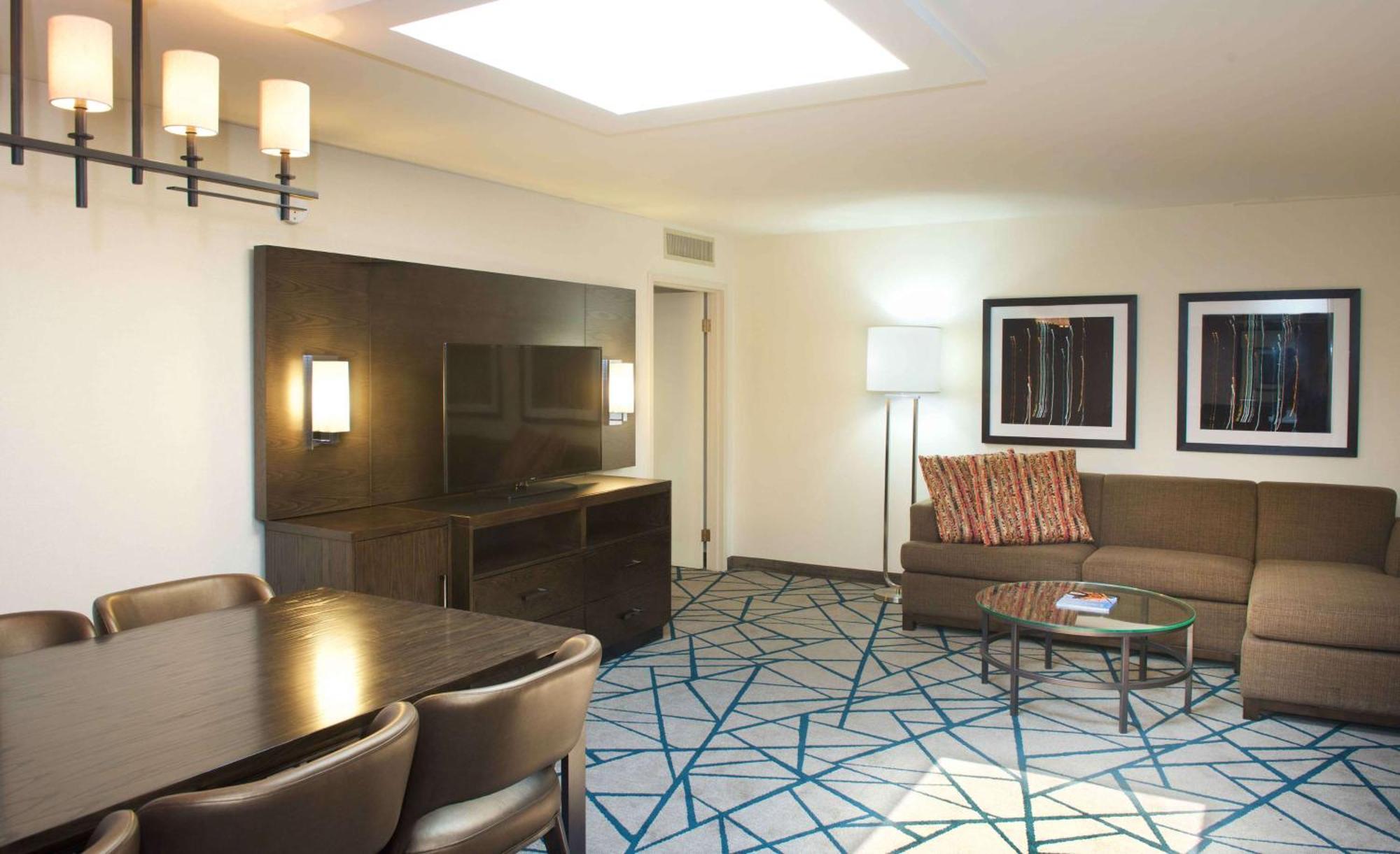 Embassy Suites By Hilton Detroit - Livonia/Novi Exterior photo