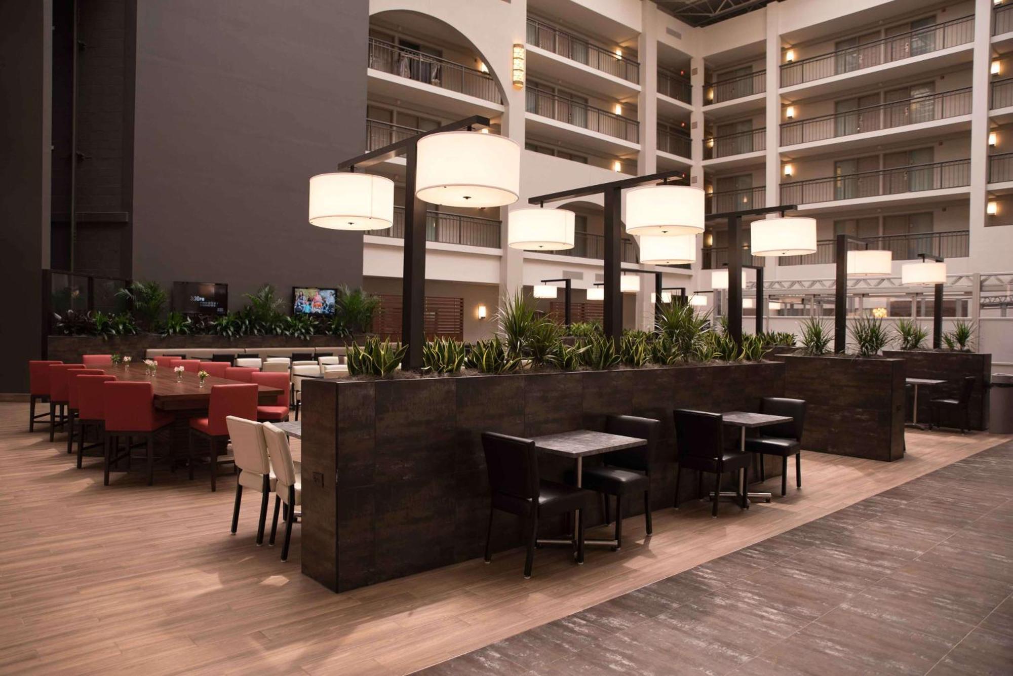 Embassy Suites By Hilton Detroit - Livonia/Novi Exterior photo