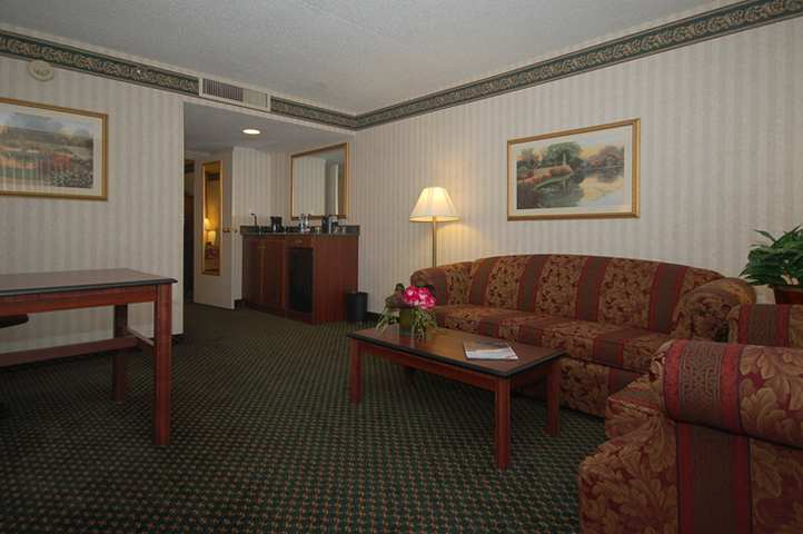 Embassy Suites By Hilton Detroit - Livonia/Novi Exterior photo