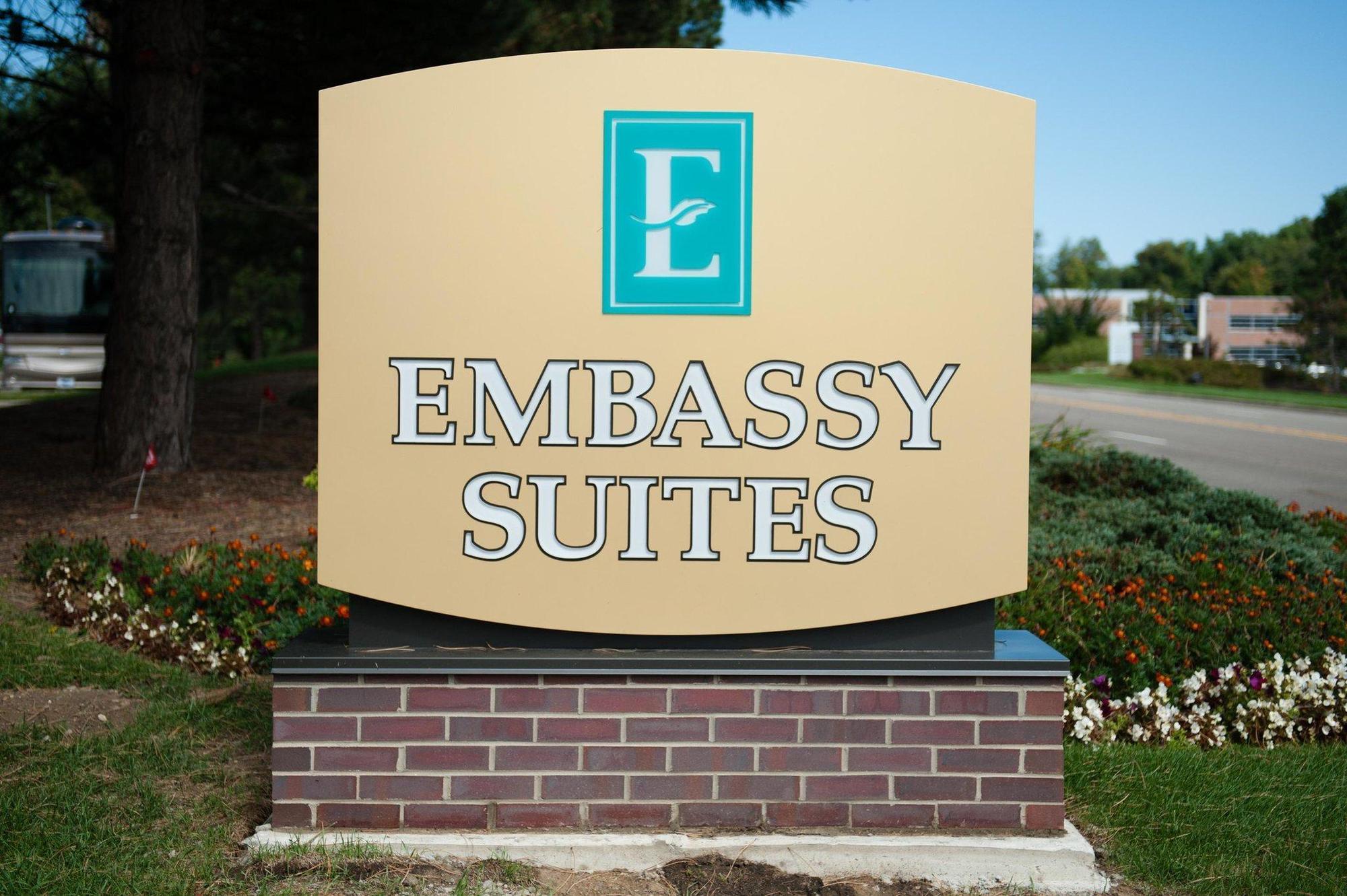 Embassy Suites By Hilton Detroit - Livonia/Novi Exterior photo